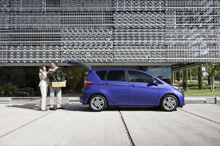  Toyota Verso-S 2010 года  (фото 56 из 109)